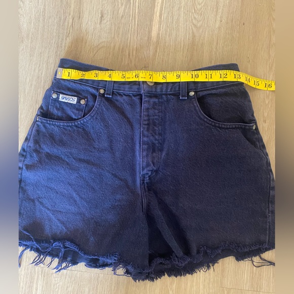 Vintage high waisted cutoff shorts - Picture 3 of 10